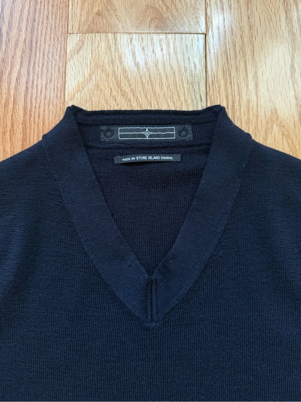 Men’s Stone Island Denims Black Wool V-Neck Sweater - Picture 4 of 5